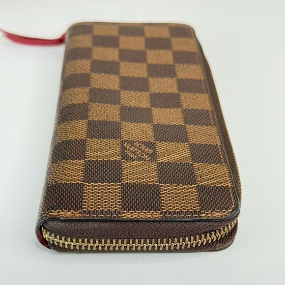 Louis Vuitton Damier Ebene Zippy Wallet with Classic Checkerboard Design - Picture 4 of 9